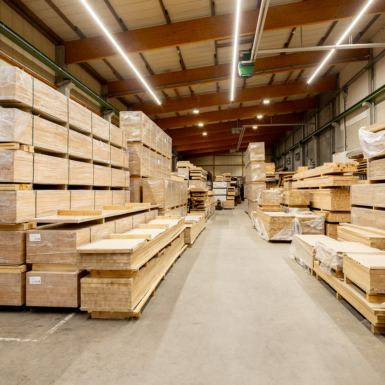 fuchs treppen holzlager werkhalle massivholz platten und balken