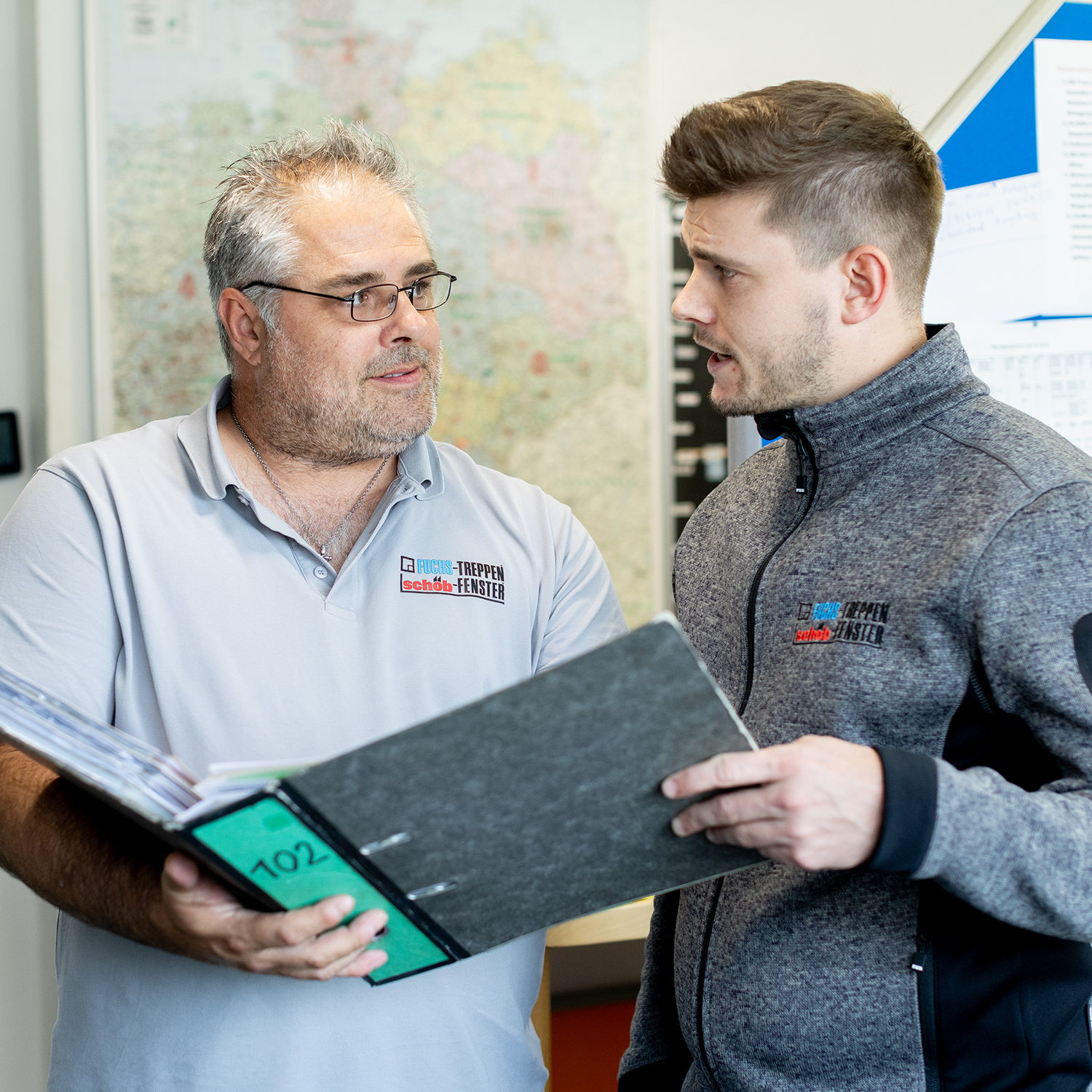 fuchs treppen buero projektbesprechung auftragsordner disposition