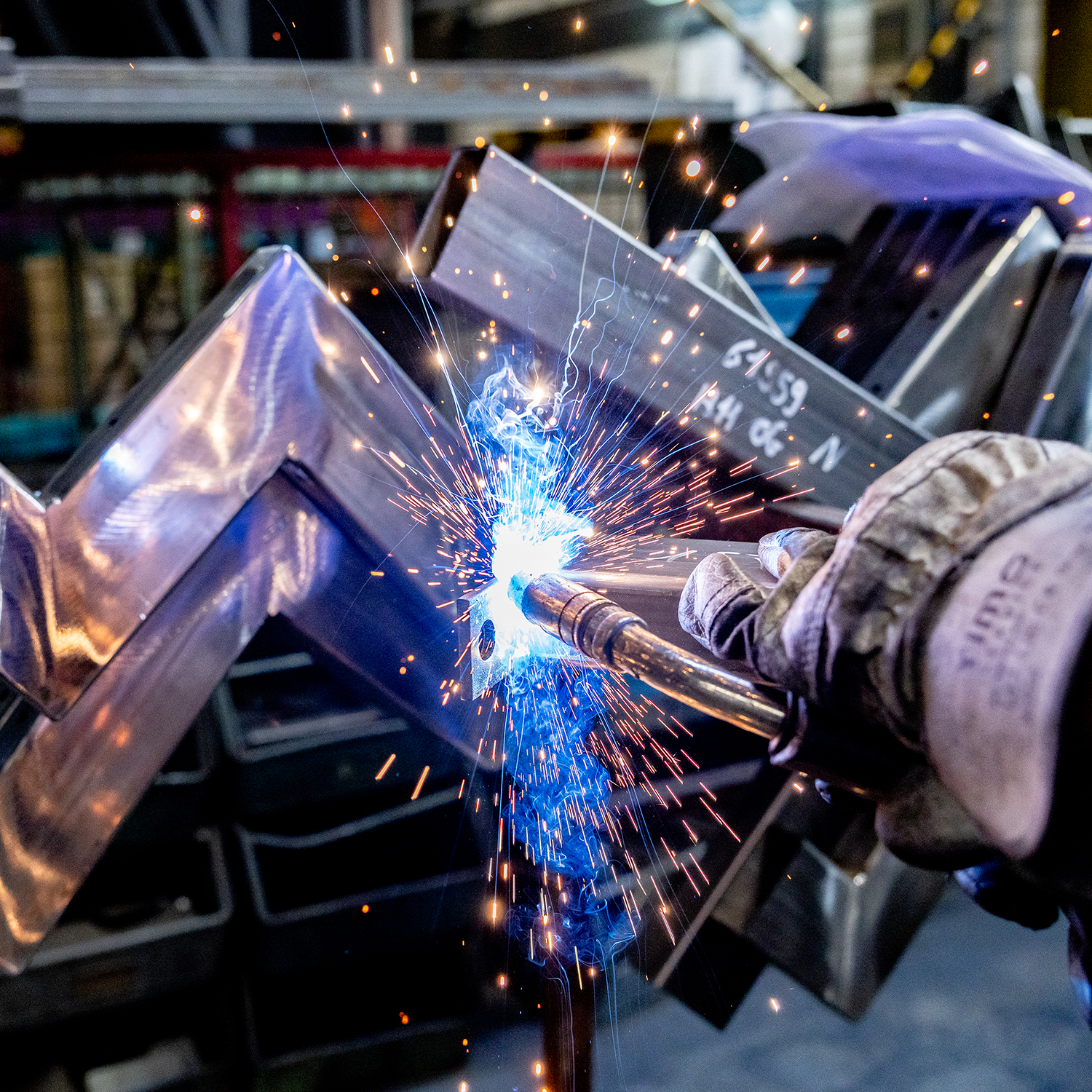 fuchs treppen stahlbau schweissen stahlwangen funken nahaufnahme