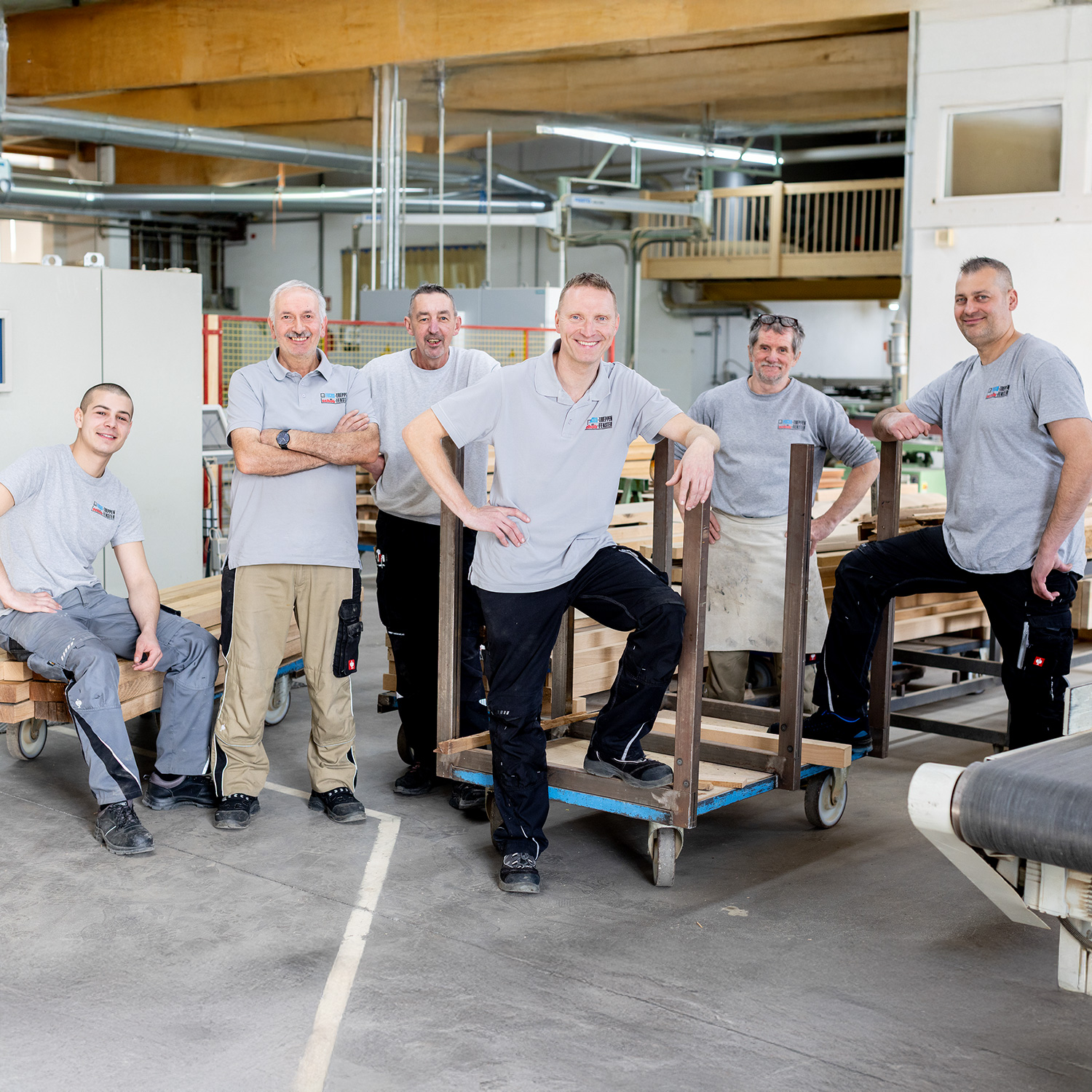 fuchs treppen team treppenfertigung werkhalle holztransportwagen