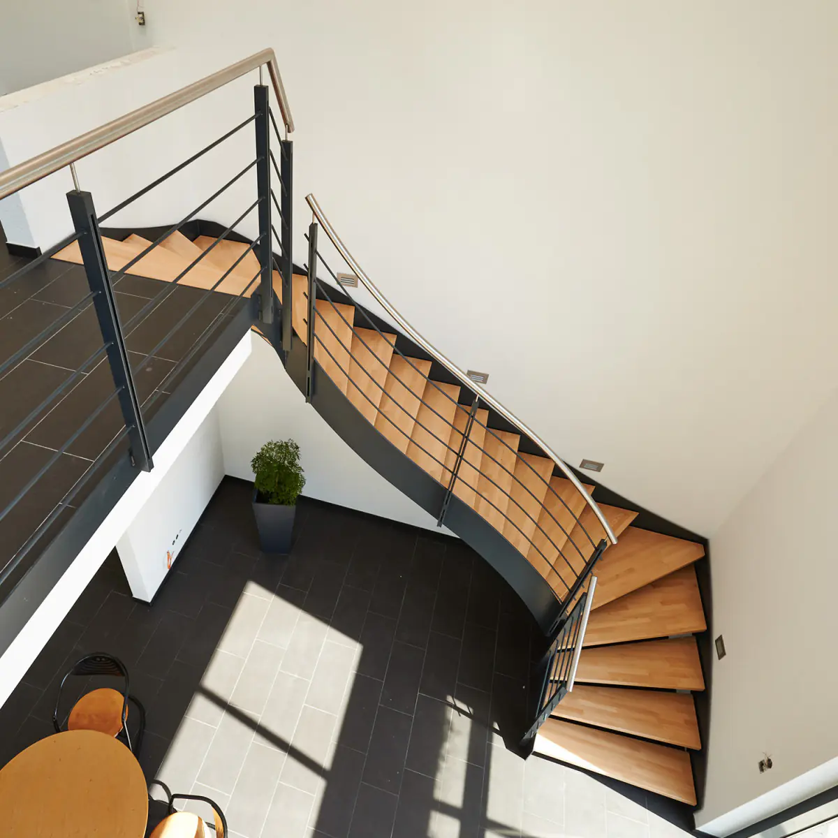 fuchs treppen flachstahltreppe geschwungen eiche kv geoelt denven