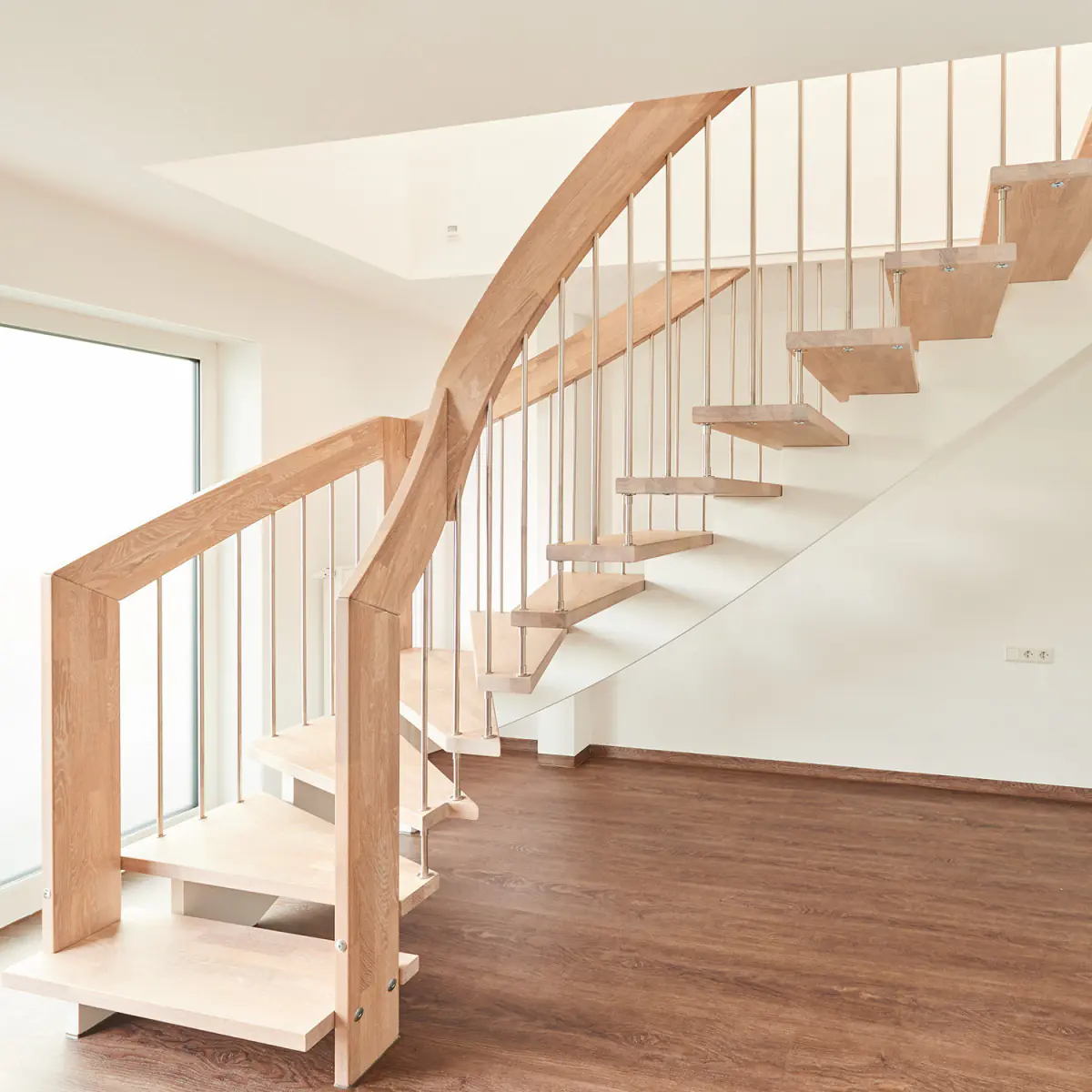 fuchs treppen handlaufgetragene treppe eiche kv farbig geoelt