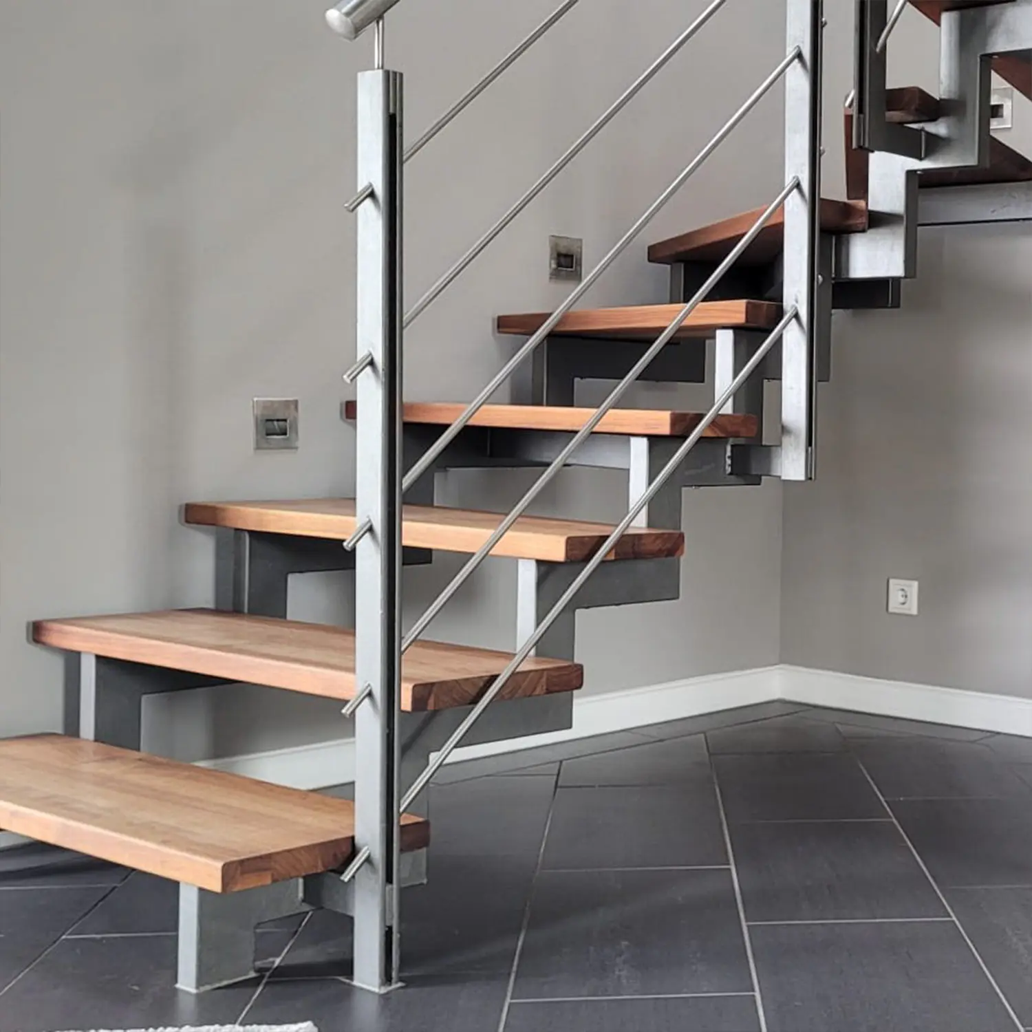 fuchs treppen zweiholmtreppe nussbaum blockverleimt geoelt denver edelstahl