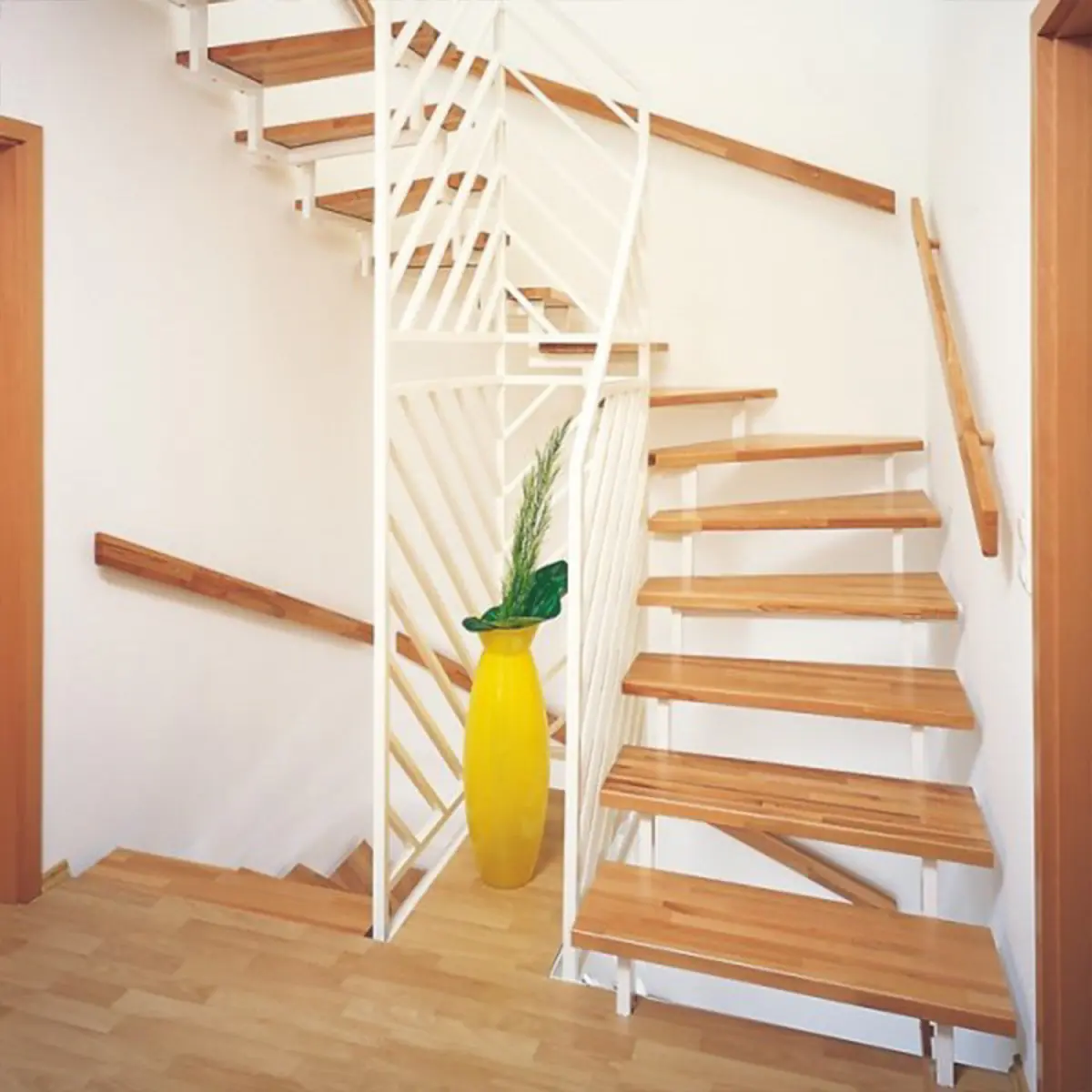 fuchs treppen harfentreppe schraeg buche keilgezinkt lackiert