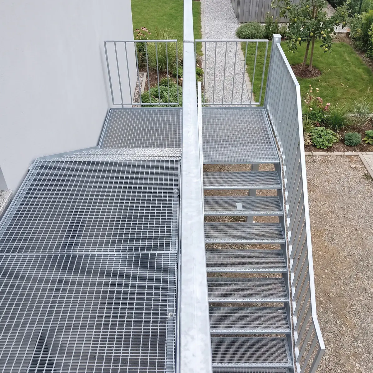 fuchs treppen aussentreppen podest flachstahlgelaender