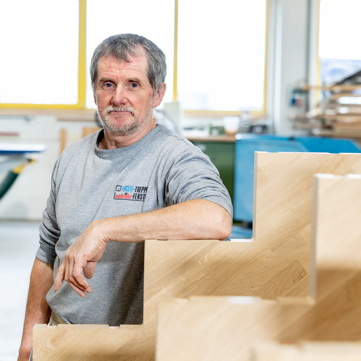 fuchs treppen holztreppe werkstatt stufenelement eiche mitarbeiter